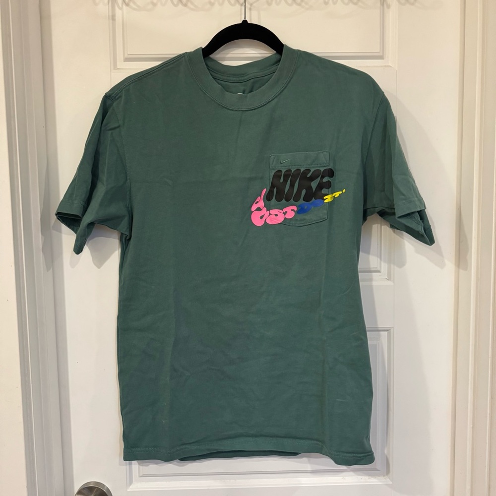 Nike Green Short Sleeve Tee with Iconic Swoosh
